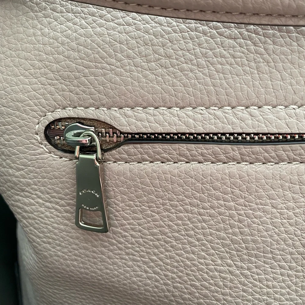 NWOT Coach Pebbled Leather Abby Duffle Grey Birch - Picture 5 of 16